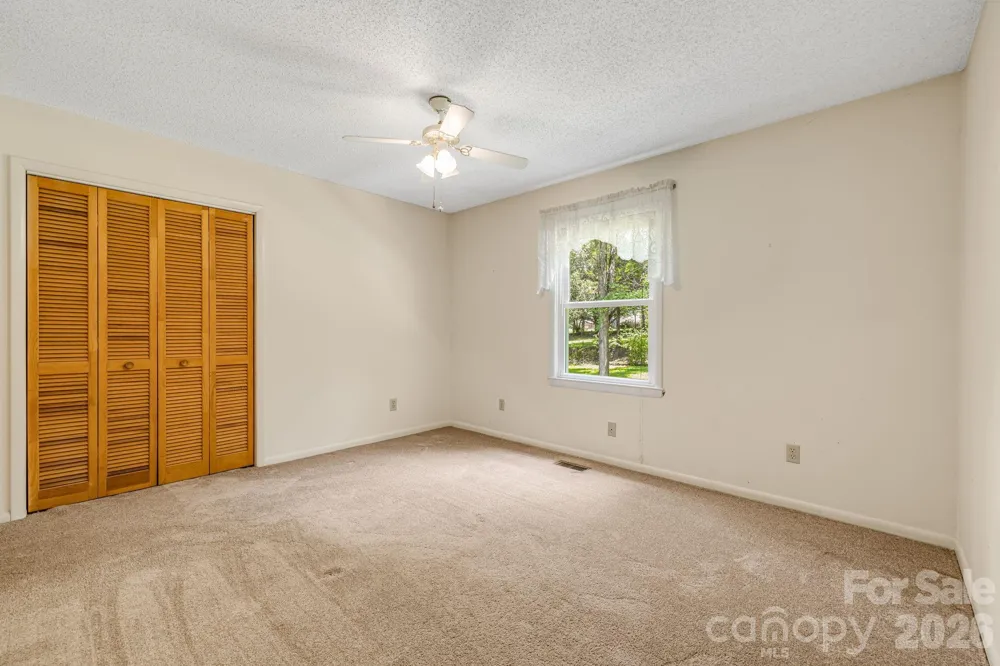 11 E Ridgeway Drive Weaverville, NC 28787
