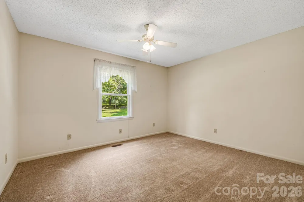 11 E Ridgeway Drive Weaverville, NC 28787