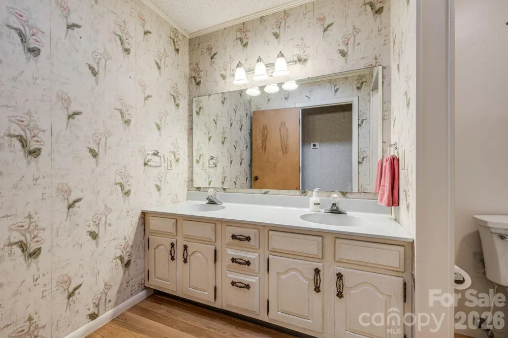 11 E Ridgeway Drive Weaverville, NC 28787