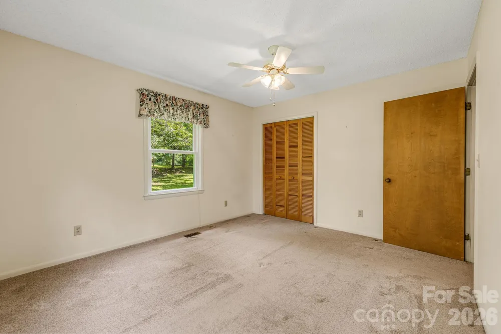 11 E Ridgeway Drive Weaverville, NC 28787