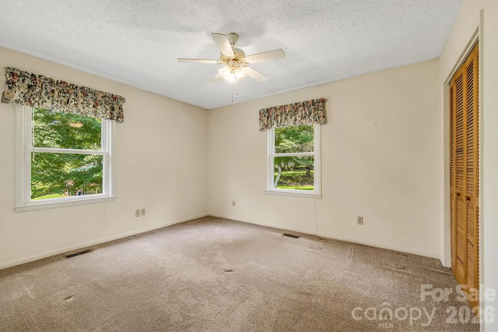 11 E Ridgeway Drive Weaverville, NC 28787