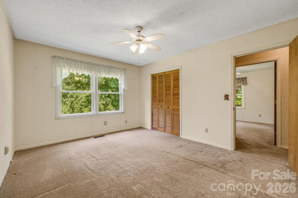 11 E Ridgeway Drive Weaverville, NC 28787