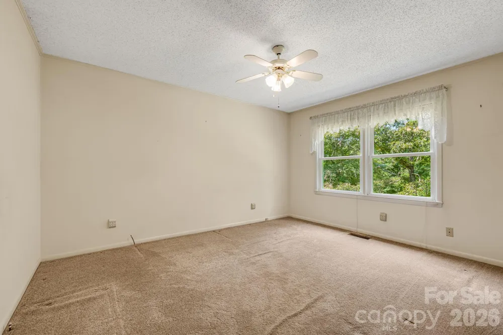 11 E Ridgeway Drive Weaverville, NC 28787