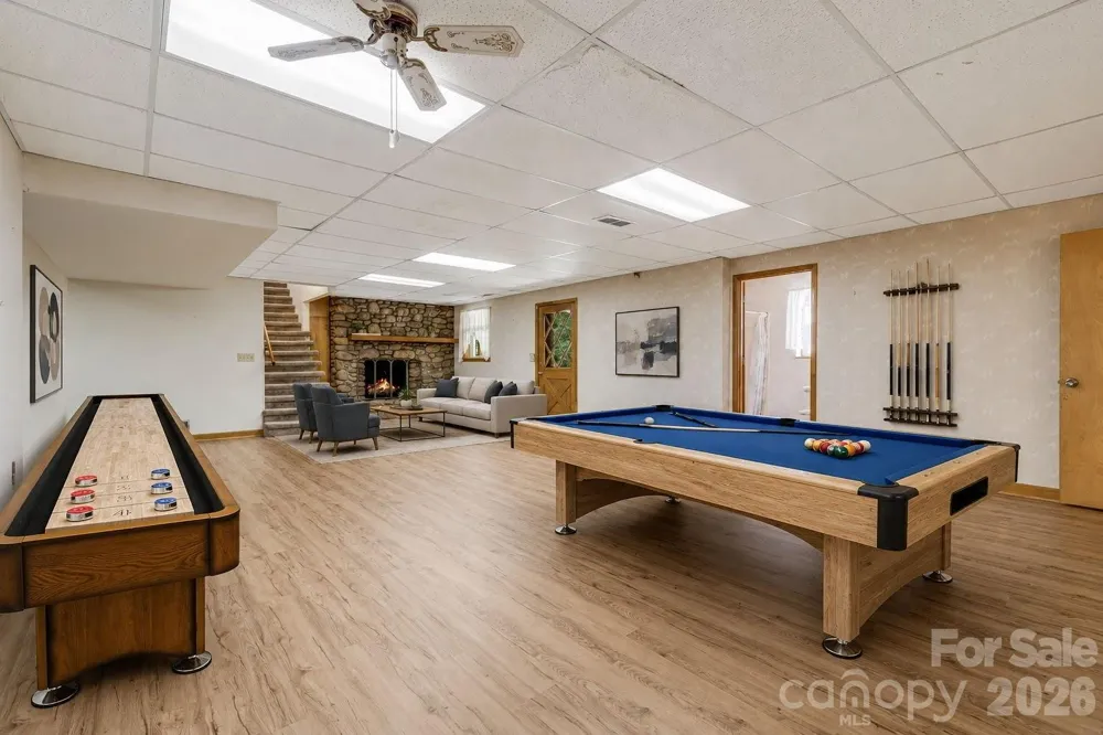 11 E Ridgeway Drive Weaverville, NC 28787