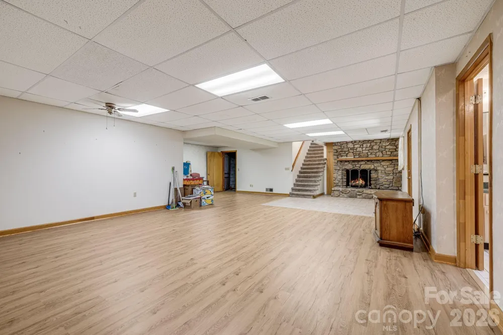 11 E Ridgeway Drive Weaverville, NC 28787