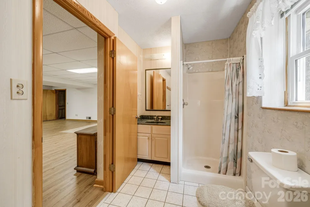 11 E Ridgeway Drive Weaverville, NC 28787