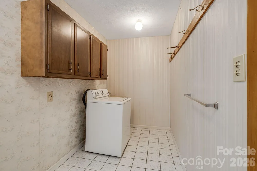 11 E Ridgeway Drive Weaverville, NC 28787