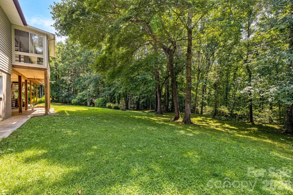 11 E Ridgeway Drive Weaverville, NC 28787