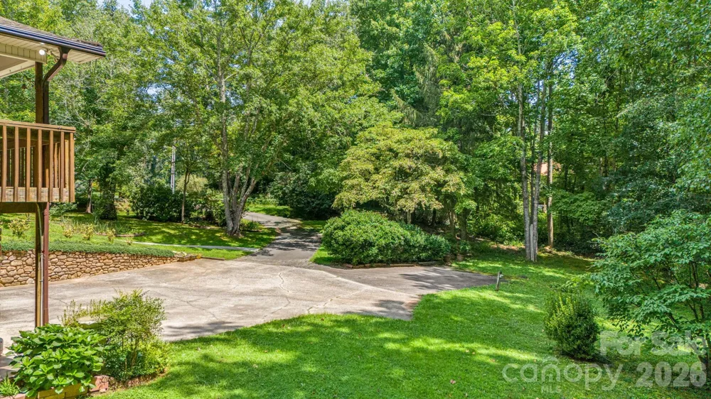 11 E Ridgeway Drive Weaverville, NC 28787