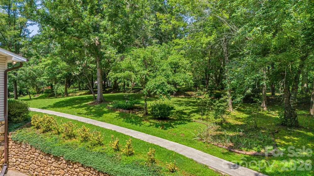 11 E Ridgeway Drive Weaverville, NC 28787