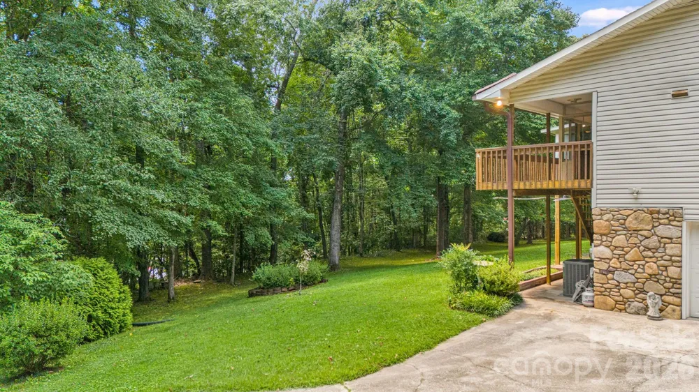 11 E Ridgeway Drive Weaverville, NC 28787