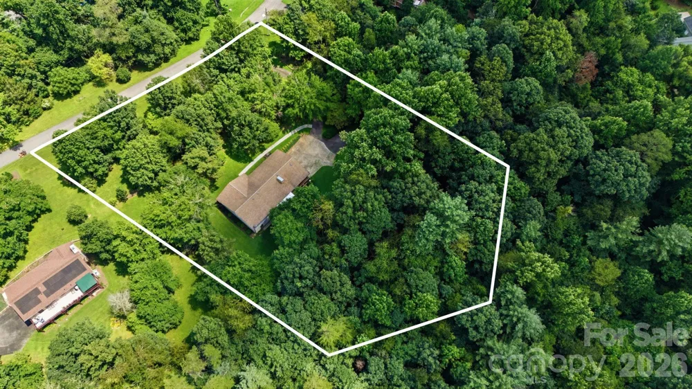 11 E Ridgeway Drive Weaverville, NC 28787