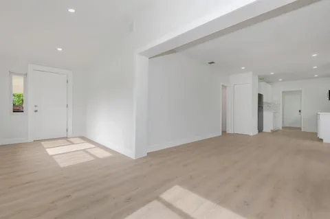 546 NW 5th Avenue