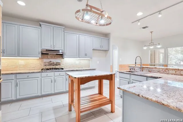 9631 Maytum Cir Helotes, TX 78023