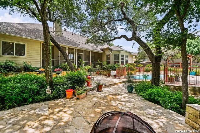 9631 Maytum Cir Helotes, TX 78023
