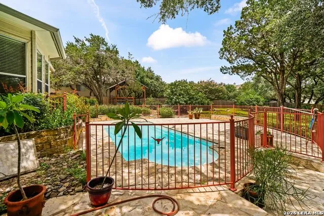 9631 Maytum Cir Helotes, TX 78023