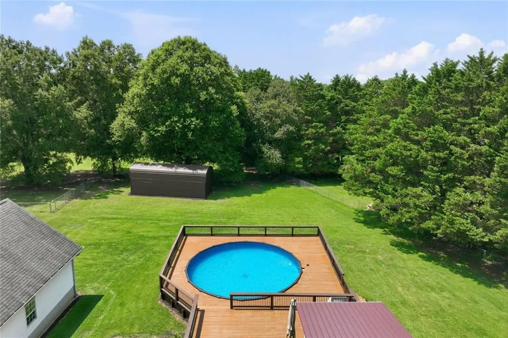 5573 Clarks Bridge Road Clermont, GA 30527