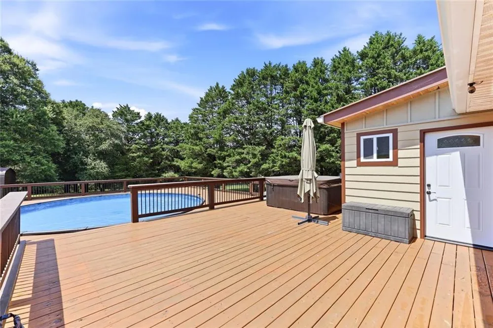 5573 Clarks Bridge Road Clermont, GA 30527
