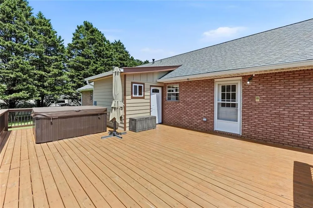 5573 Clarks Bridge Road Clermont, GA 30527