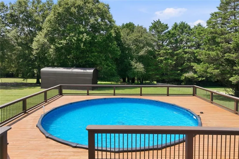 5573 Clarks Bridge Road Clermont, GA 30527