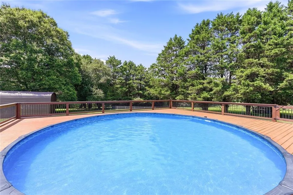 5573 Clarks Bridge Road Clermont, GA 30527