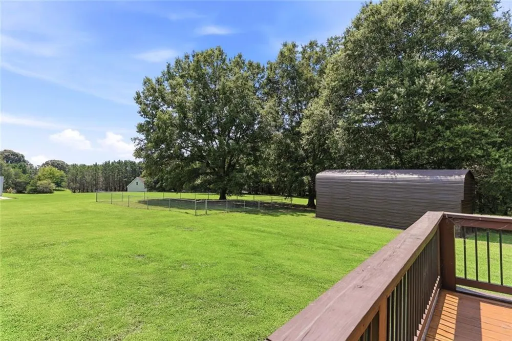 5573 Clarks Bridge Road Clermont, GA 30527