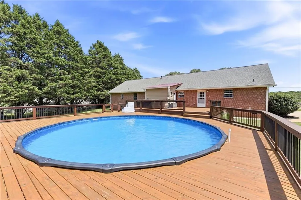 5573 Clarks Bridge Road Clermont, GA 30527