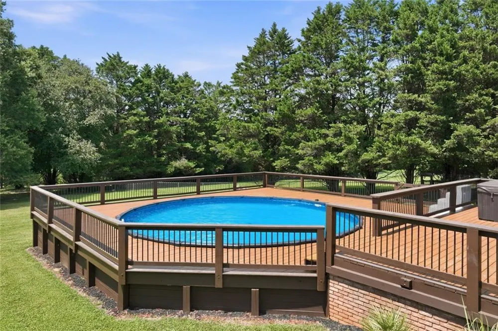 5573 Clarks Bridge Road Clermont, GA 30527