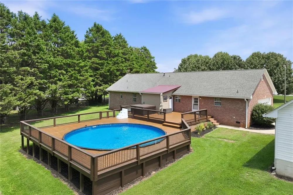 5573 Clarks Bridge Road Clermont, GA 30527