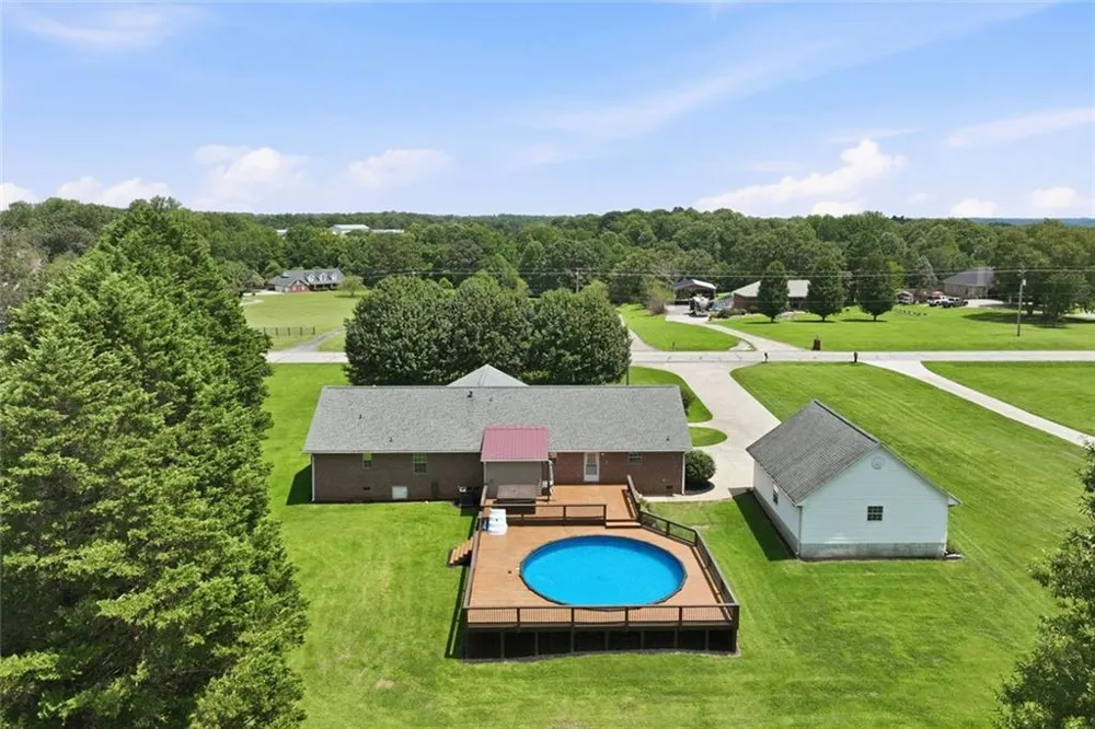 5573 Clarks Bridge Road Clermont, GA 30527