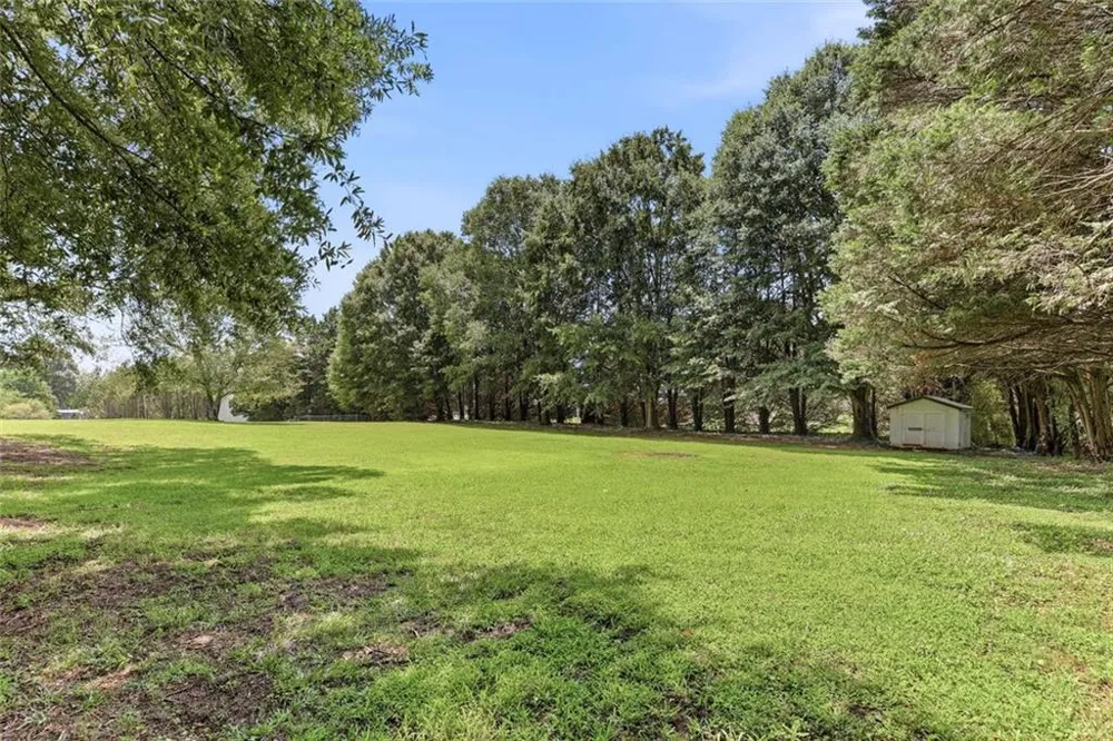 5573 Clarks Bridge Road Clermont, GA 30527