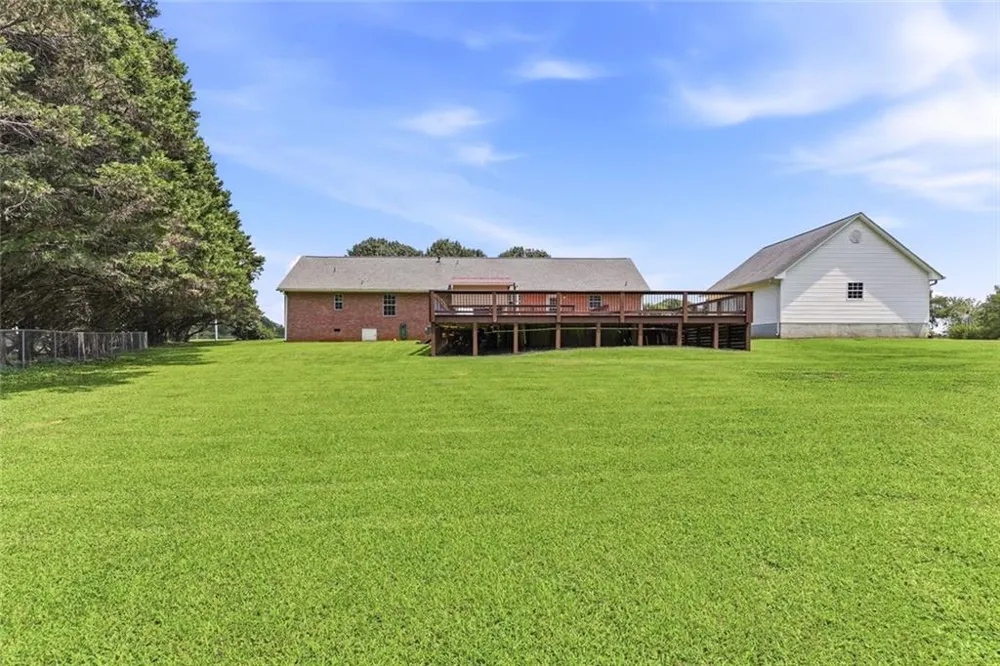 5573 Clarks Bridge Road Clermont, GA 30527
