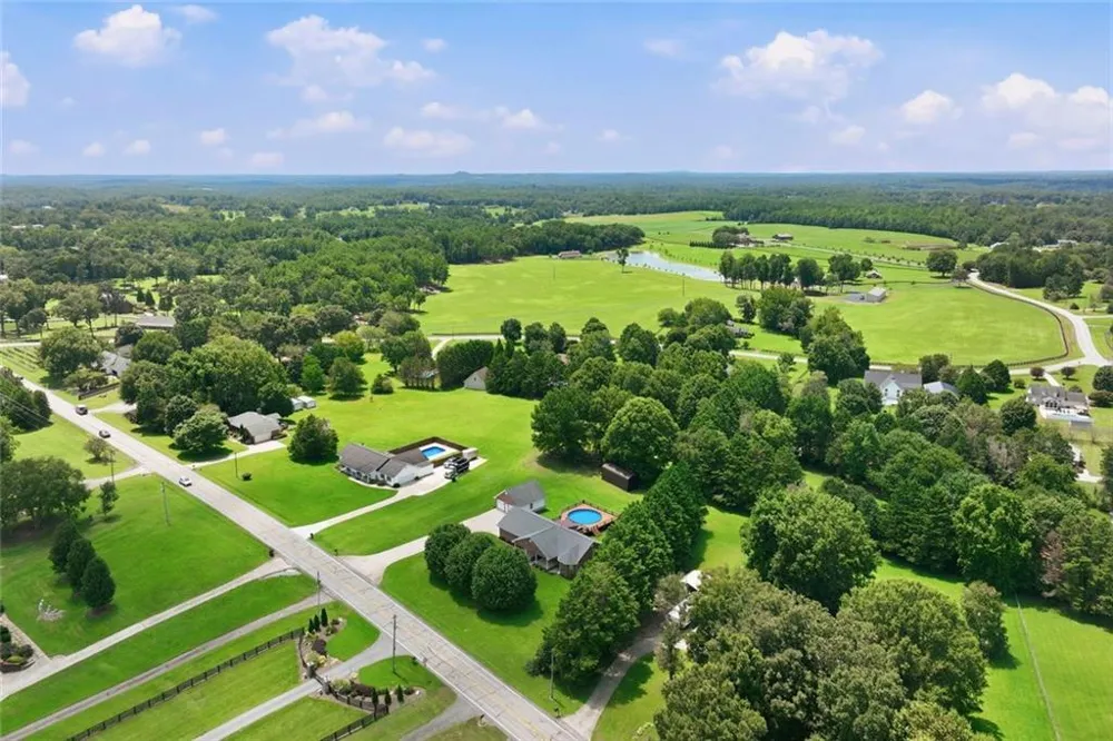 5573 Clarks Bridge Road Clermont, GA 30527