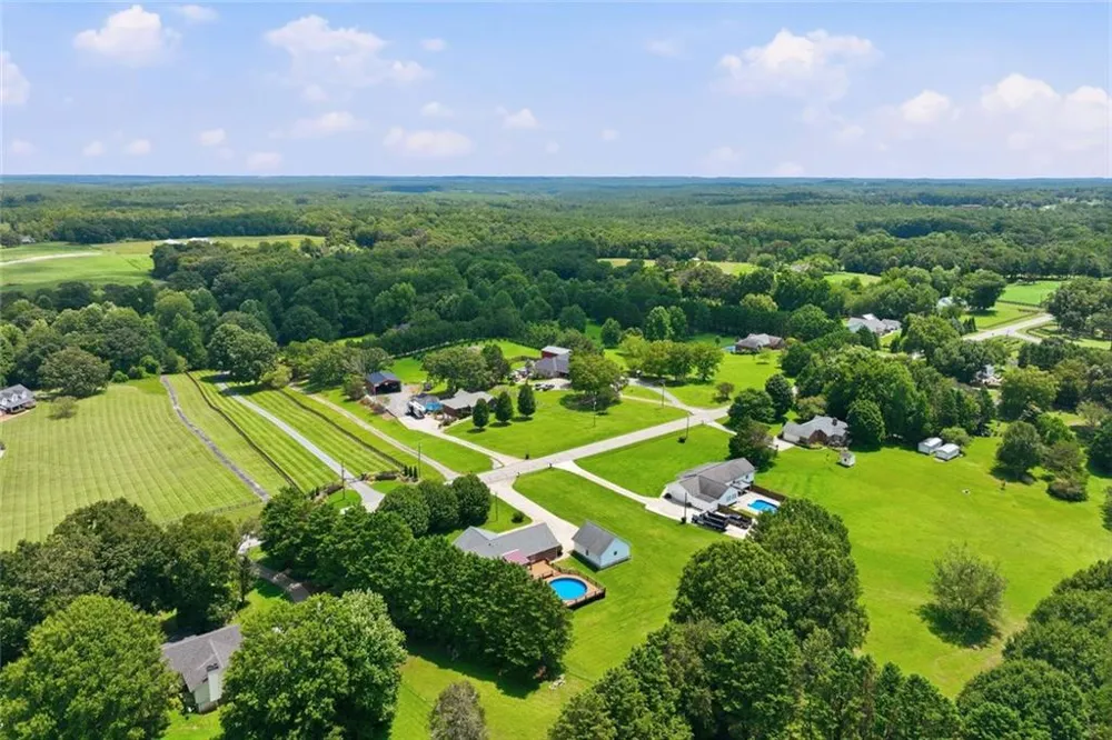 5573 Clarks Bridge Road Clermont, GA 30527