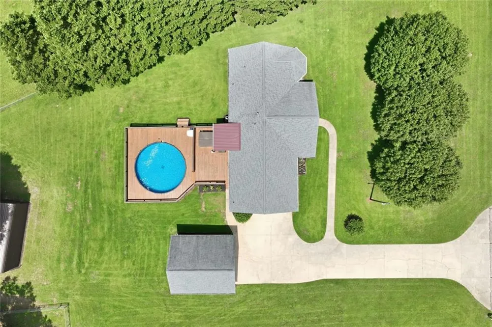 5573 Clarks Bridge Road Clermont, GA 30527