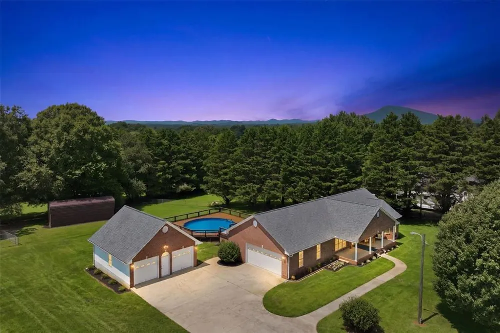 5573 Clarks Bridge Road Clermont, GA 30527