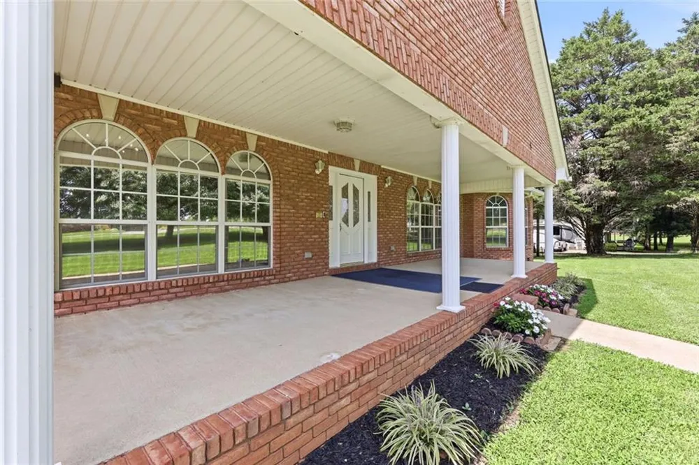 5573 Clarks Bridge Road Clermont, GA 30527
