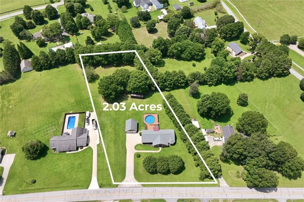 5573 Clarks Bridge Road Clermont, GA 30527