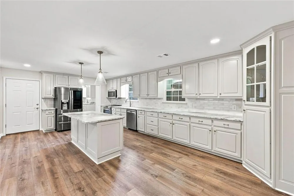 5573 Clarks Bridge Road Clermont, GA 30527