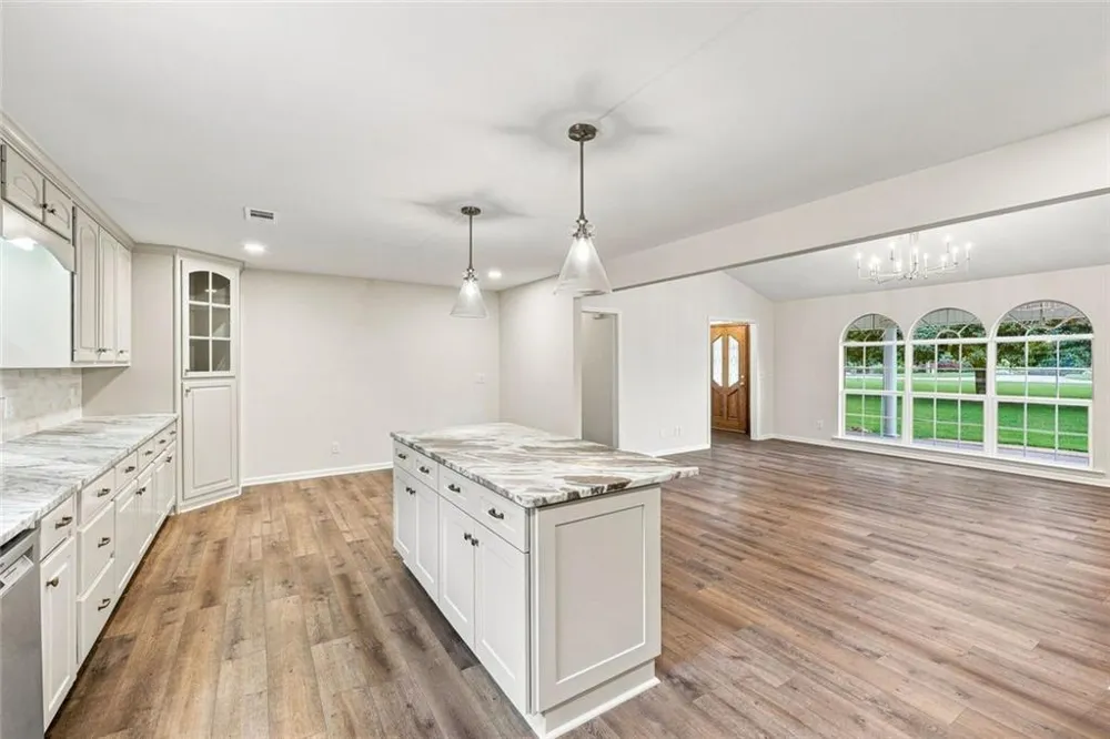 5573 Clarks Bridge Road Clermont, GA 30527