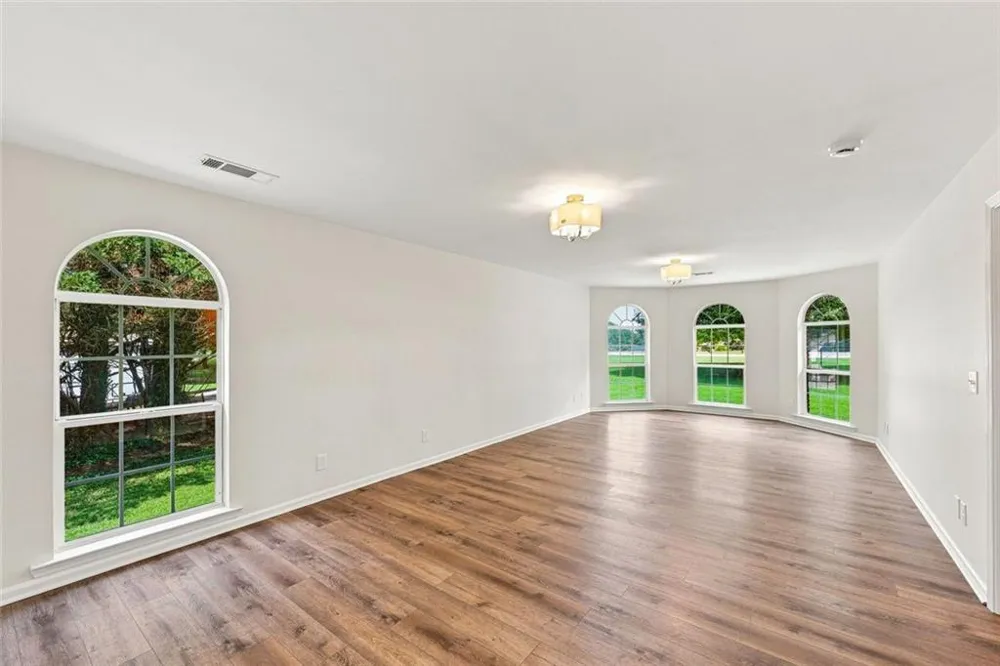 5573 Clarks Bridge Road Clermont, GA 30527