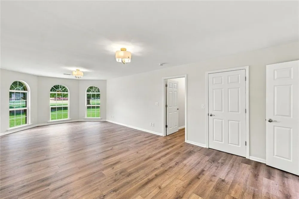 5573 Clarks Bridge Road Clermont, GA 30527