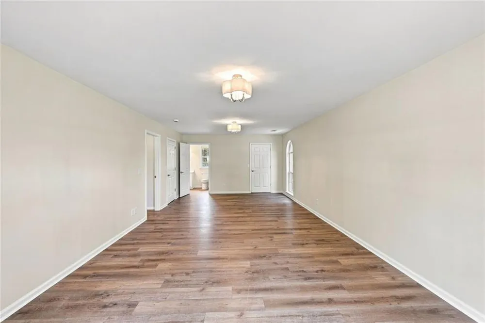 5573 Clarks Bridge Road Clermont, GA 30527