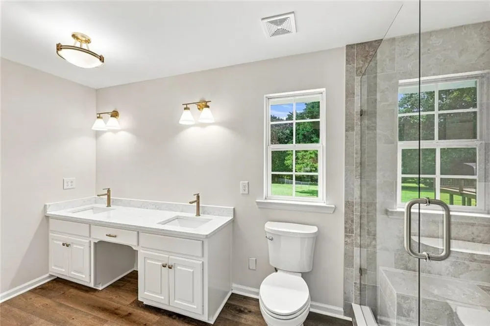 5573 Clarks Bridge Road Clermont, GA 30527