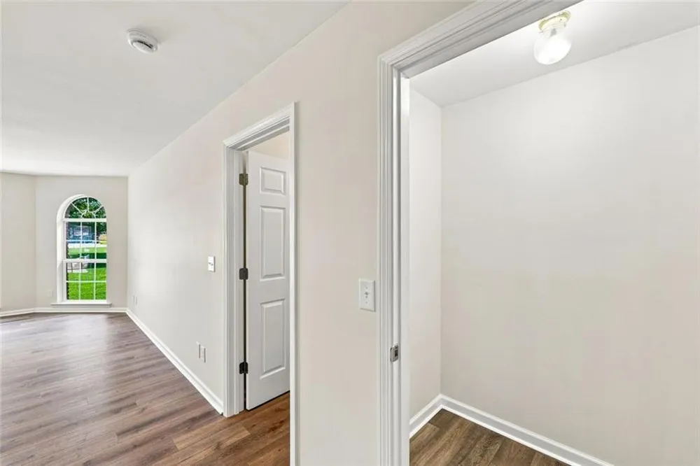 5573 Clarks Bridge Road Clermont, GA 30527