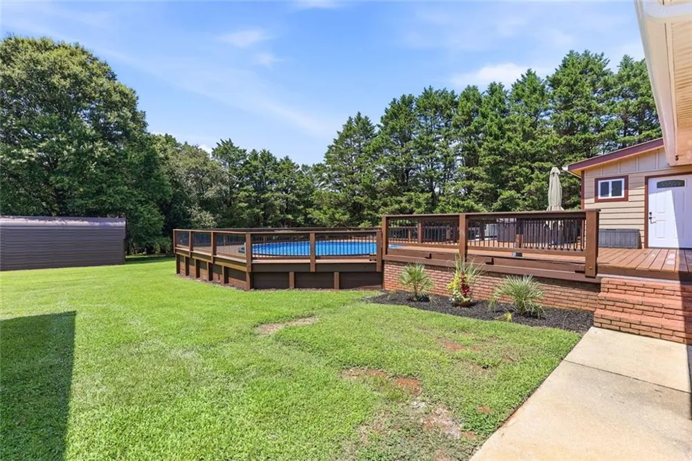 5573 Clarks Bridge Road Clermont, GA 30527
