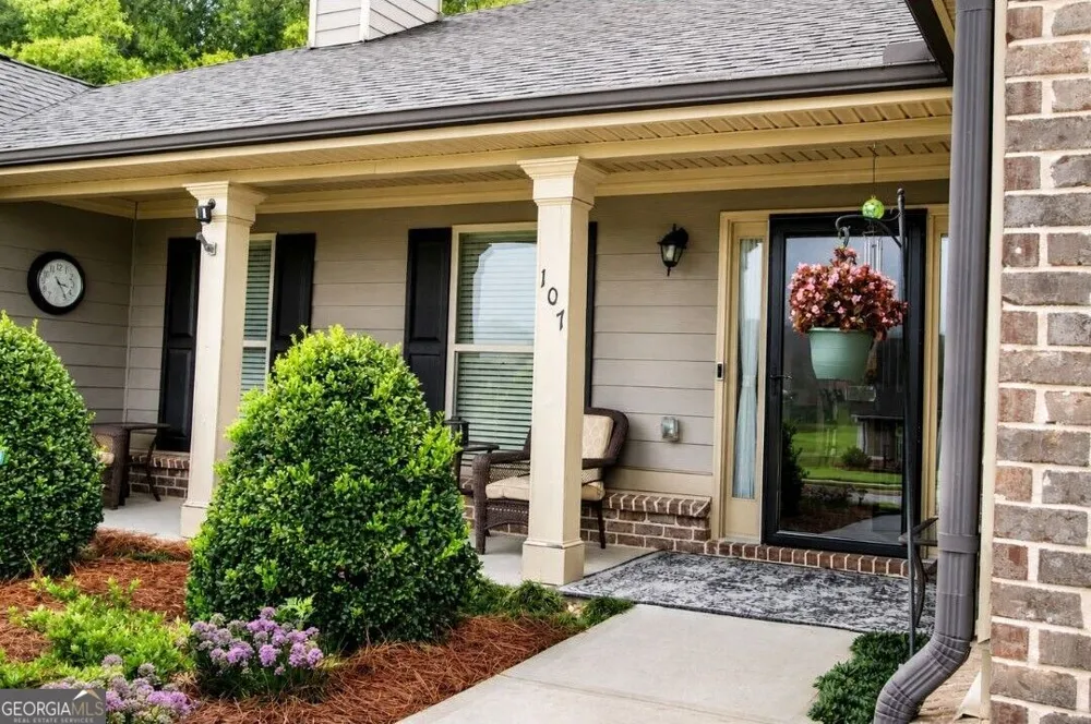 107 Cooper CT Statham, GA 30666