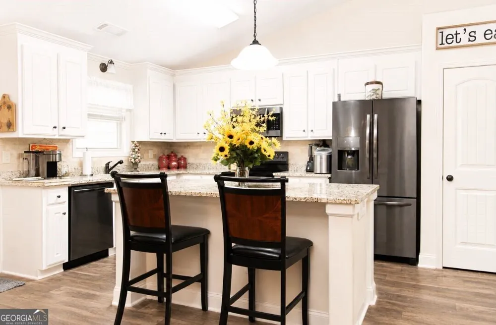 107 Cooper CT Statham, GA 30666