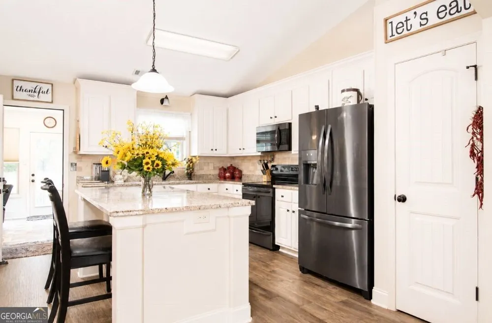 107 Cooper CT Statham, GA 30666