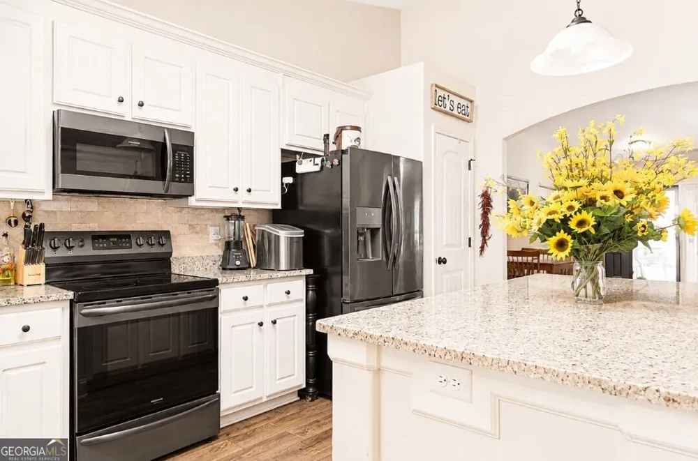 107 Cooper CT Statham, GA 30666